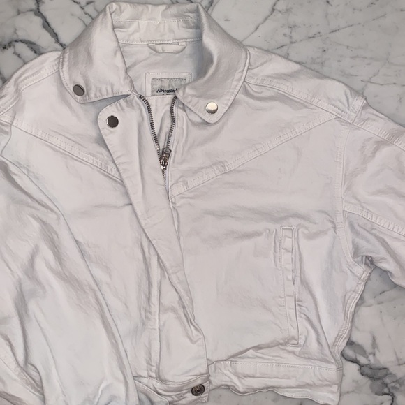 Abercrombie - Drapey White Denim Jacket - Picture 7 of 9